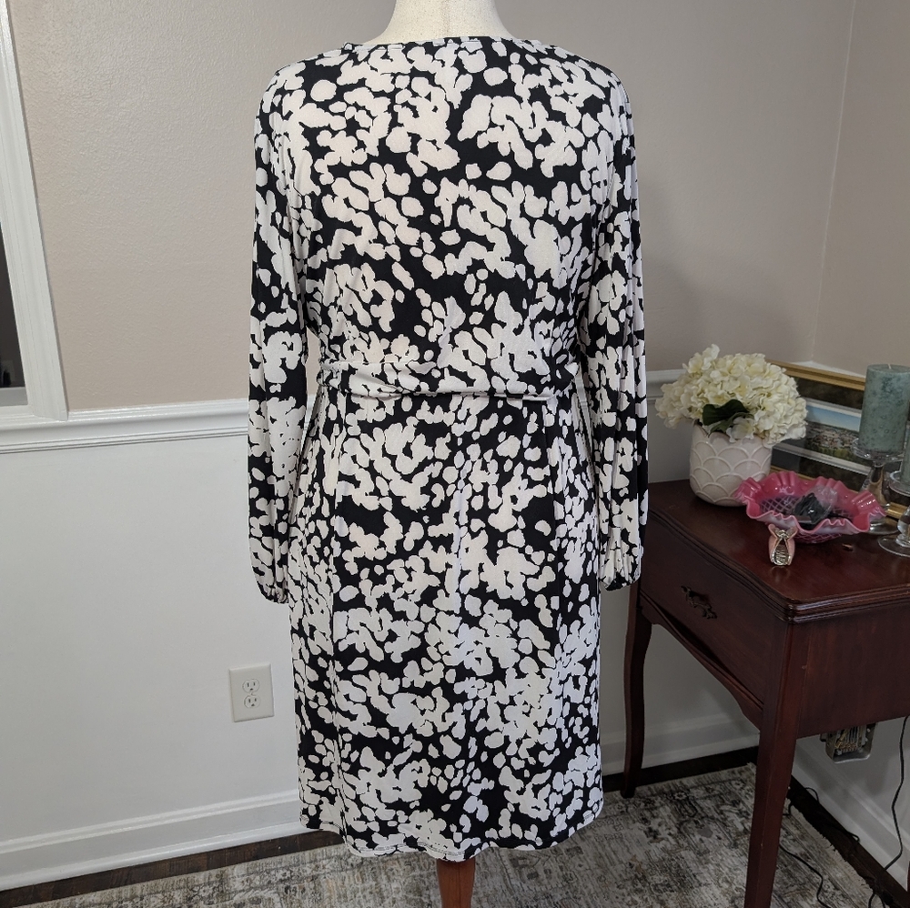 3/$30 London Times Jersey Wrap Dress - Picture 6 of 8
